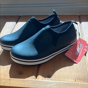Showave Black Slip-On Sneakers with White Accents